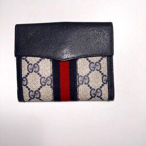 Gucci Vintage Bifold Wallet – GG Monogram w/ GG Logo Clasp